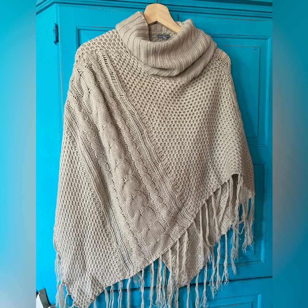 Cozy Sweater Poncho Fringe Fall Style Jacket Good Pre-Loved Condition Leisure